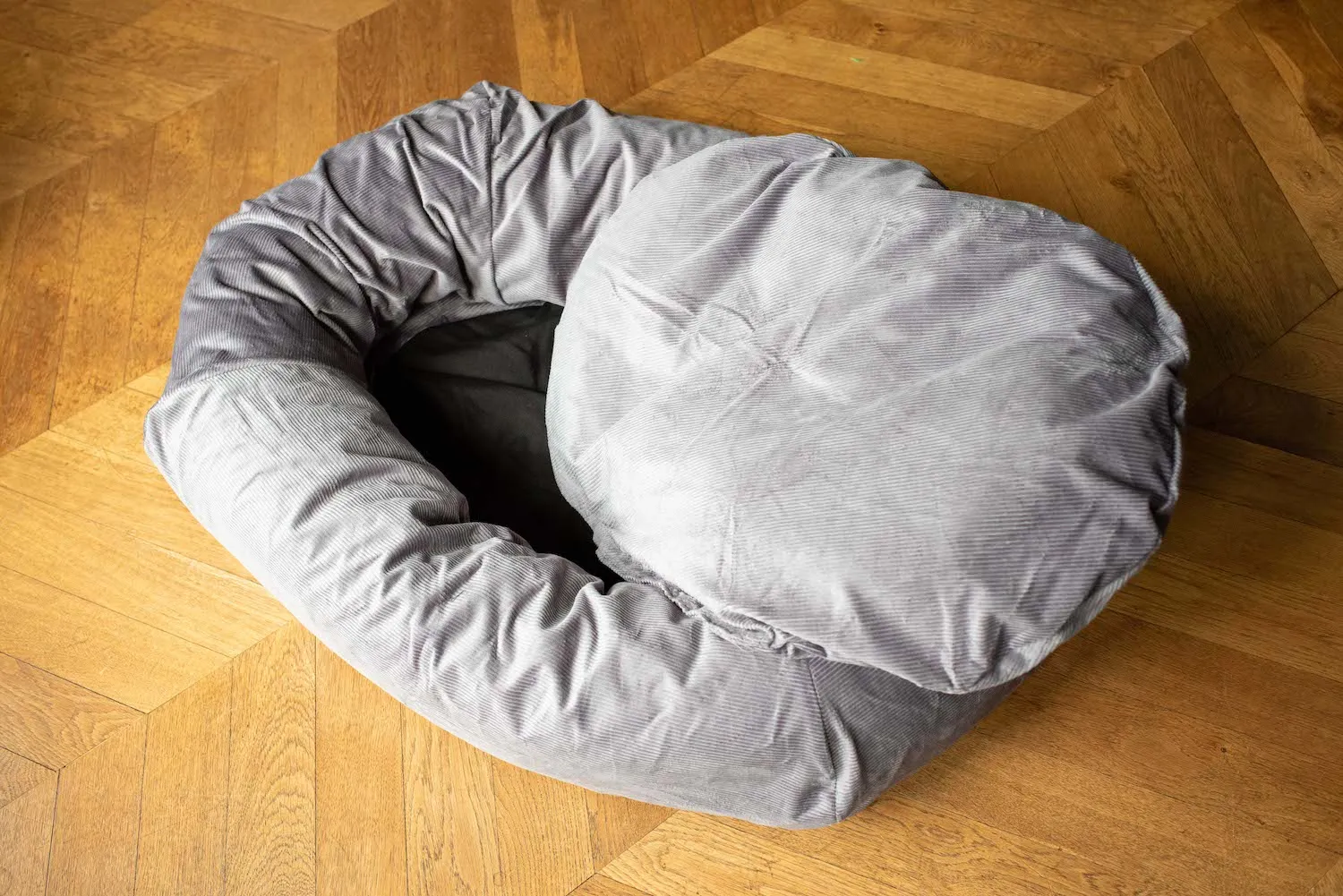 SILVER GREY DOG BED